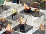 板金の技を駆使した折り鶴のイメージ