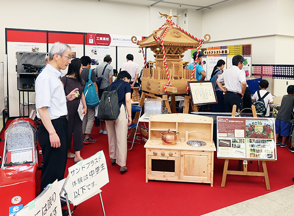 都立工業高等学校に通う生徒製作の作品