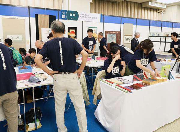 1000年以上受け継がれてきた表具経師の匠の技