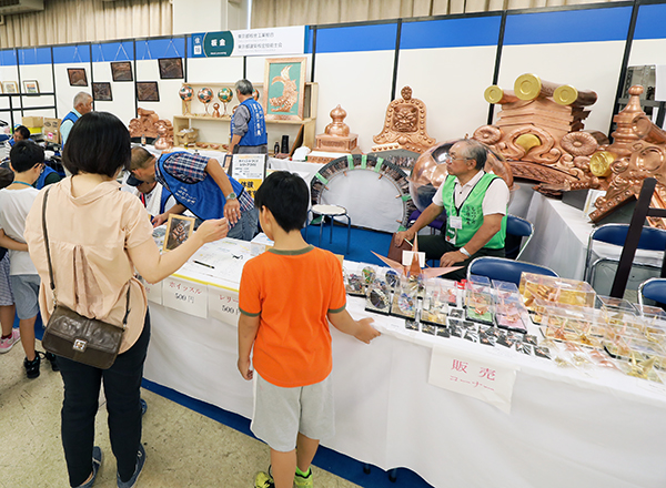 銅板加工品の展示