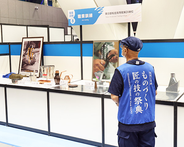 建築、建具、畳、板金、表具に関する認定職業訓練校の紹介と、生徒作品を紹介