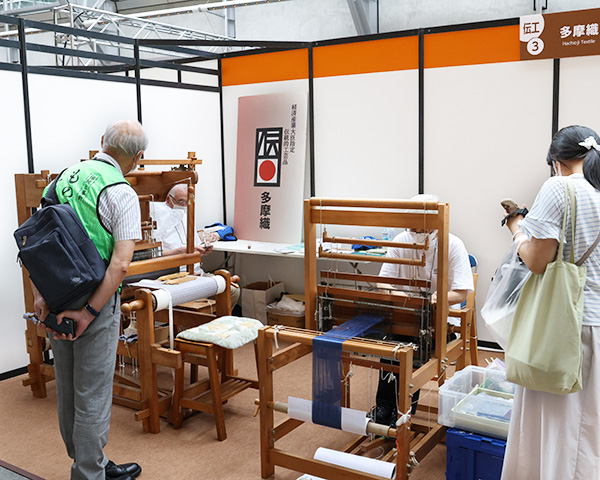 手ぬぐいの絞り染、トートバックの板締め絞り染を体験