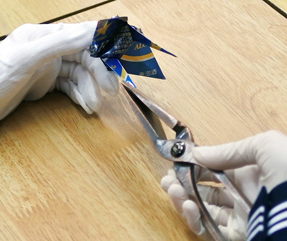 アルミ缶クラフト製作の様子