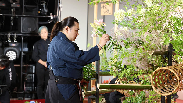 一葉式いけ花家元 粕谷尚弘氏