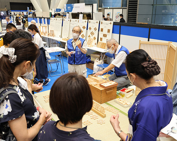 表札用石材を使用した文字彫刻と、石材加工