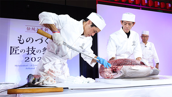 国産天然生まぐろ解体ショー