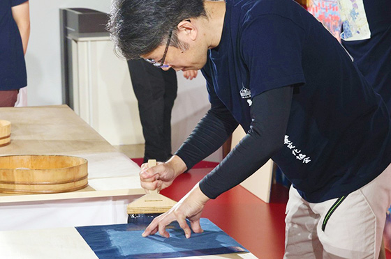 表具の匠 「羽根つけ」