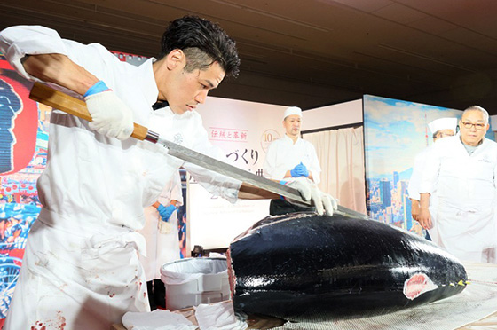  Live cutting show of domestically caught tuna