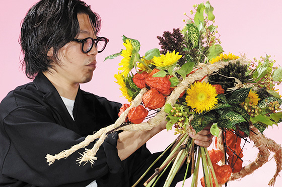 Passing on the Art of Flowers - TAKUMI → NEXT Flower Fashion Show ~Master Craftsmen’s Skills Paint a Vision of the Future on the Bodies of Young People~