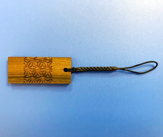 Making key chains with an engraving machine